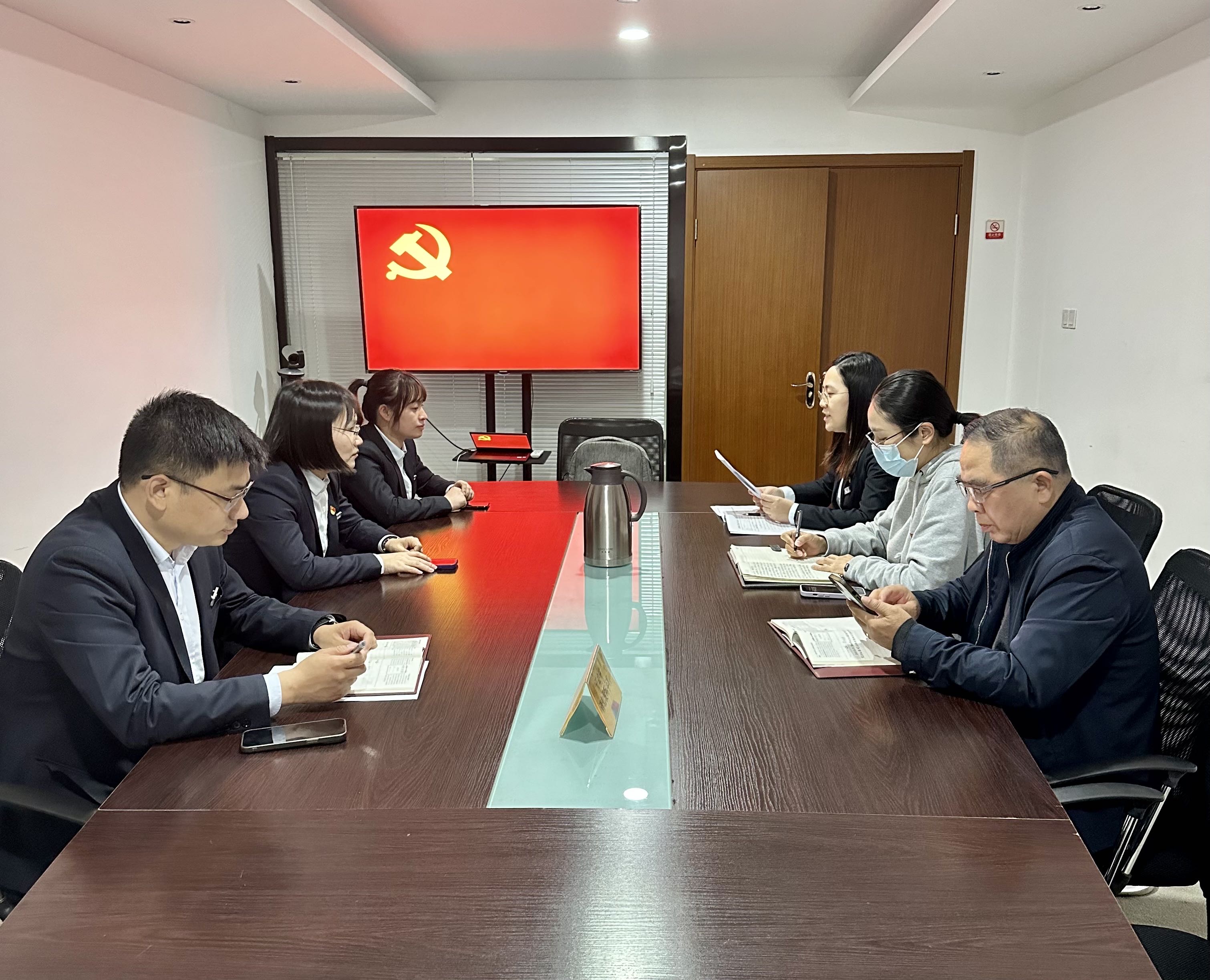 水晶城黨支部開展3月黨員會(huì)議
