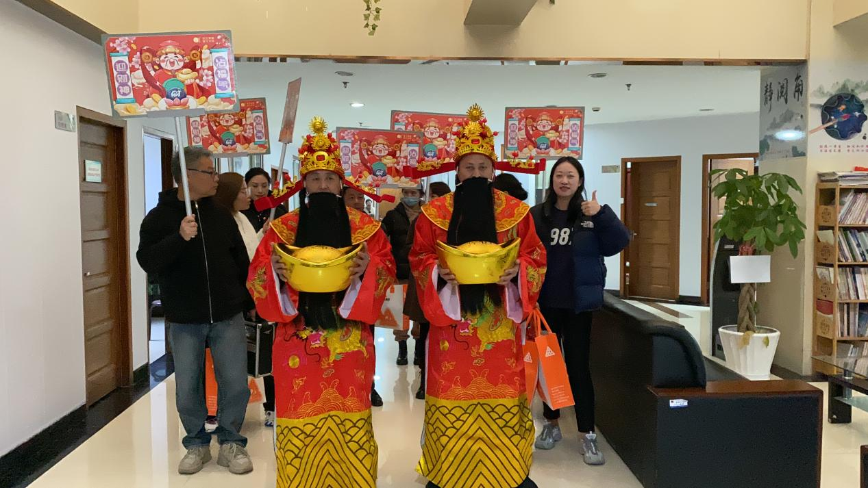 正月十五元宵到，財神到來，請接福！