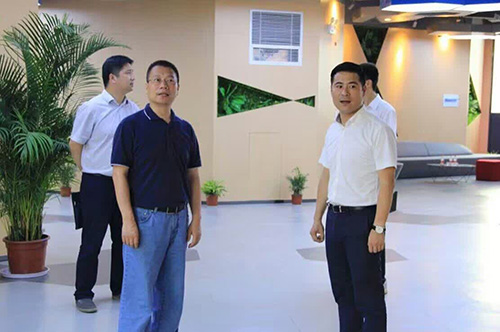 20160818拱墅區(qū)委常委、組織部李煒蒞臨杭州建華文創(chuàng)集團總部調(diào)研指導 (3).jpg